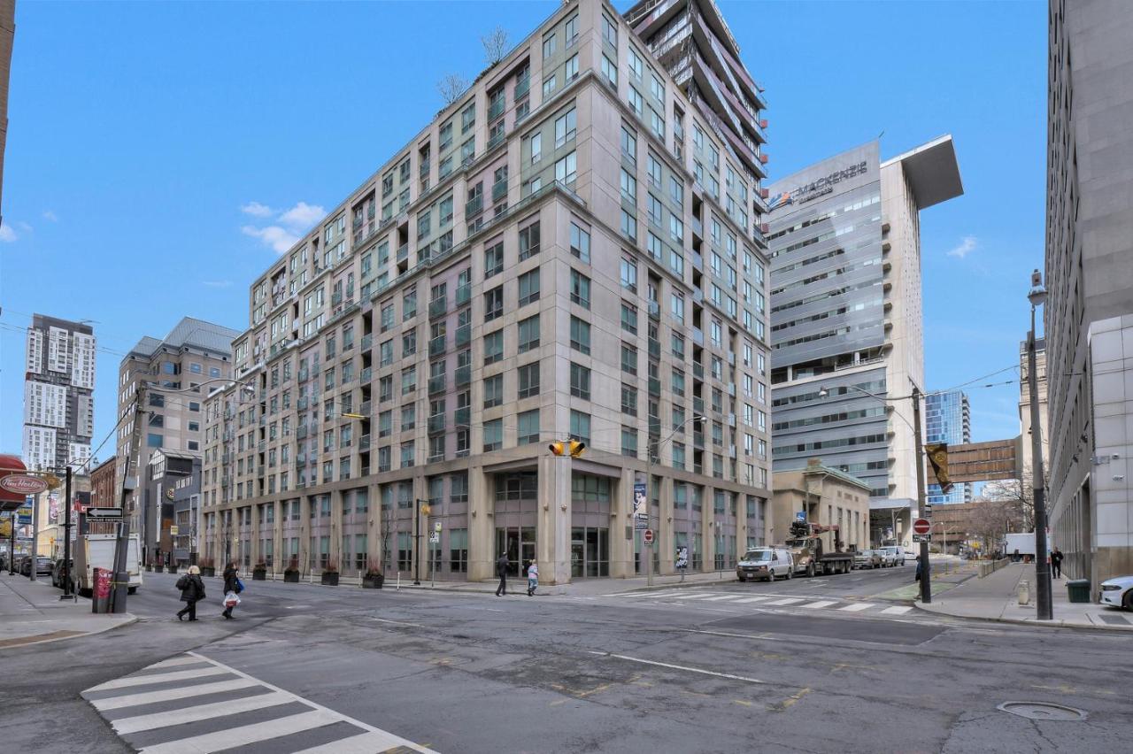 Toronto Luxury Accommodations - Qwest Exterior photo